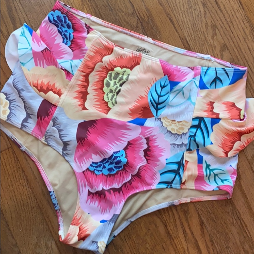 Kortni Jeane Floral Bottom